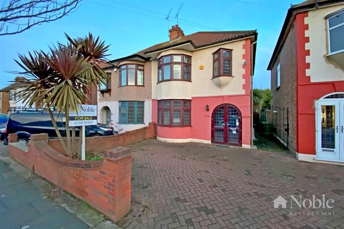 3 Bedroom Semi-Detached House To Rent In Kingsley Gardens, Hornchurch, RM11