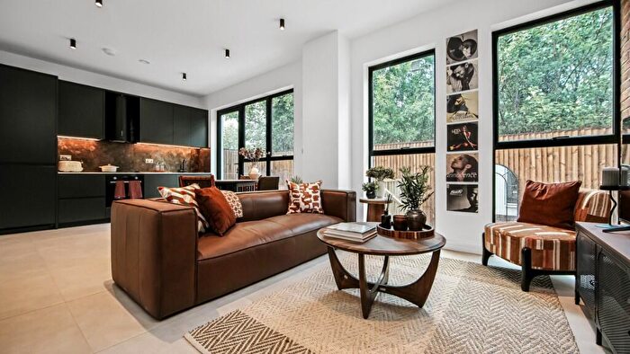 1 Bedroom Flat For Sale In Lemna Road, London, E11