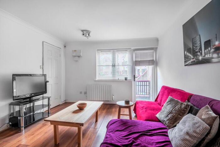 2 Bedroom Maisonette To Rent In Bywater Place, Surrey Quays, London, SE16