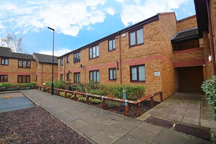 1 Bedroom Flat For Sale In Larkham Close, Feltham, TW13