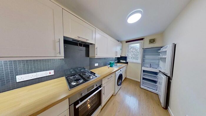 2 Bedroom Flat To Rent In Cadiz Street, Edinburgh, EH6