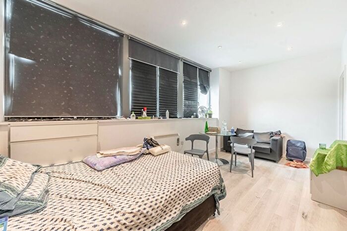 Studio To Rent In Imperial Drive, Rayners Lane, Harrow, HA2