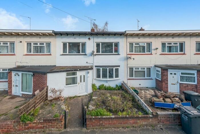 3 Bedroom Terraced House To Rent In Henderson Drive, Dartford DA1