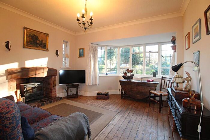 4 Bedroom Detached House For Sale In Bridgnorth Road, Stourton, DY7
