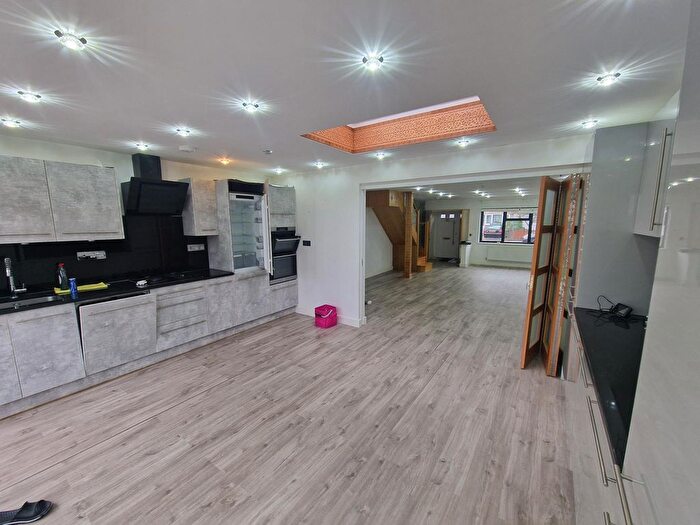 5 Bedroom Semi-Detached House For Sale In Downing Drive, Greenford, UB6