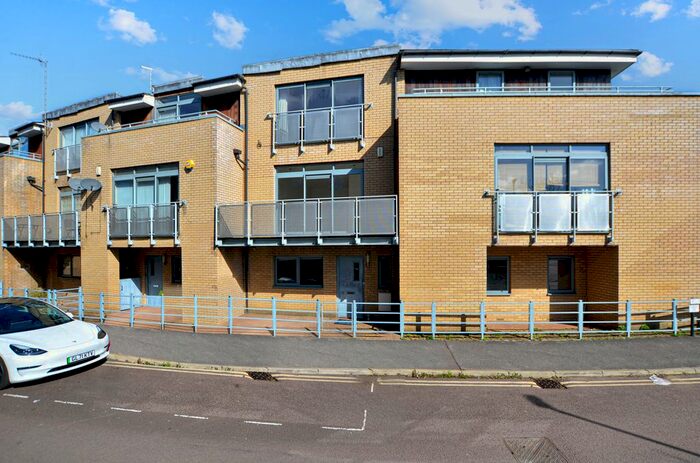 4 Bedroom Town House To Rent In Rustat Avenue, Cambridge, CB1