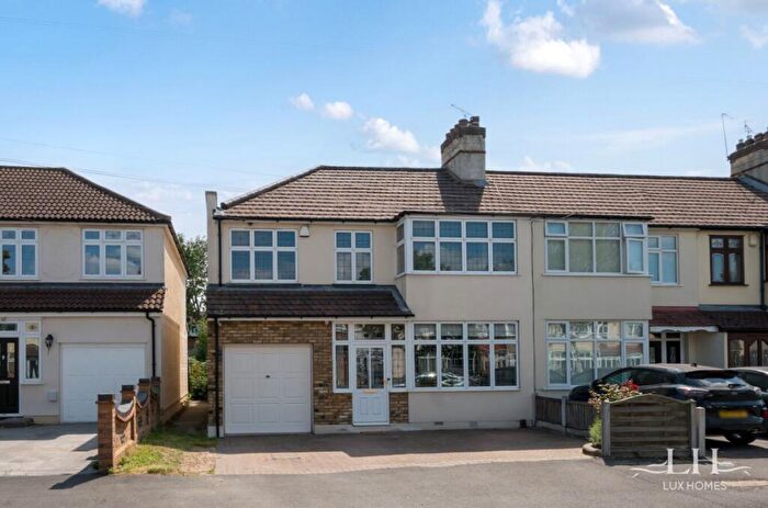 4 Bedroom End Of Terrace House For Sale In Milton Avenue, Hornchurch, RM12