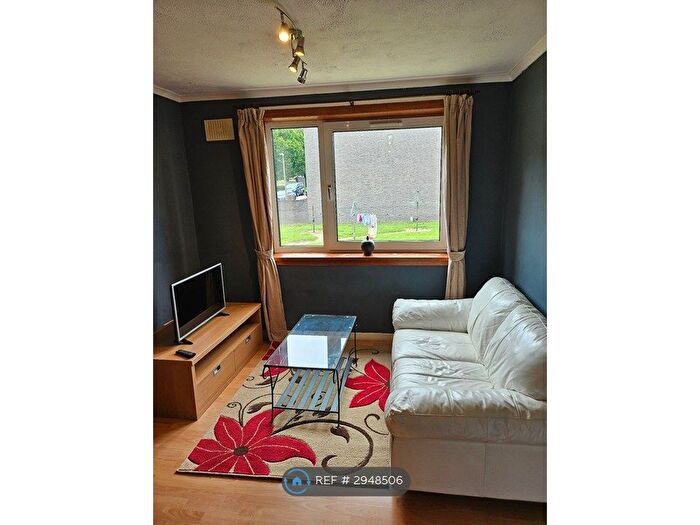 2 Bedroom Flat To Rent In Cornhill Gardens, Aberdeen, AB16