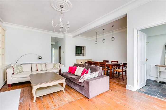 2 Bedroom Flat To Rent In Sinclair Road, London, W14
