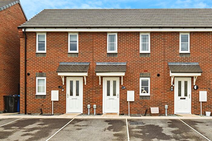 2 Bedroom Terraced House For Sale In Biddlestone Close, Kingswood, Hull, HU7