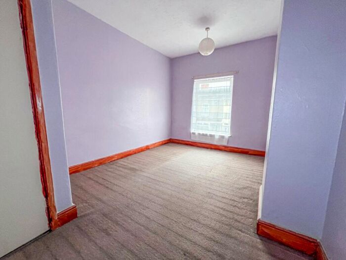 3 Bedroom Terraced House For Sale In Convamore Road, Grimsby, DN32