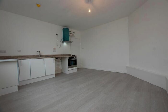 1 Bedroom Flat To Rent In High Street, Cradley Heath, B64
