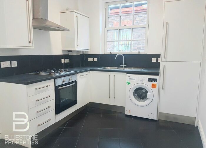 2 Bedroom Flat To Rent In South End, South Croydon, CR0