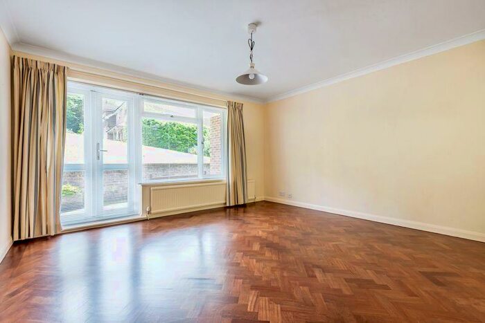 2 Bedroom Flat To Rent In Hurstmere Close, Hindhead, GU26