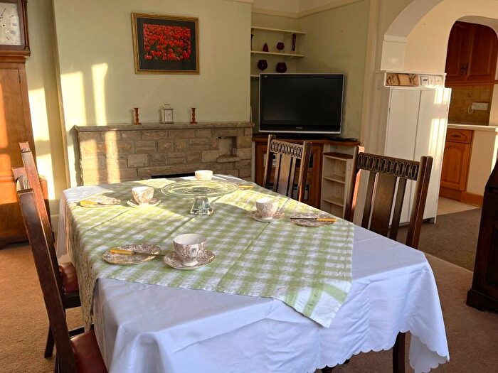 3 Bedroom Semi-Detached House For Sale In Durnford Drove, BH19 - Photo 7