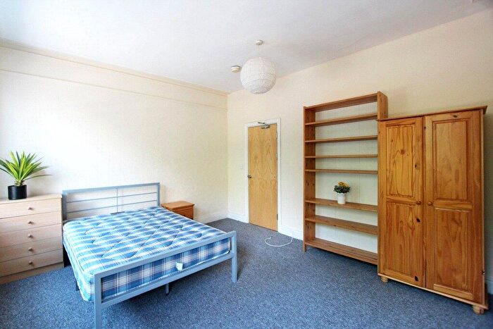 5 Bedroom Flat To Rent In Wilmslow Road, Manchester, Greater Manchester, M14