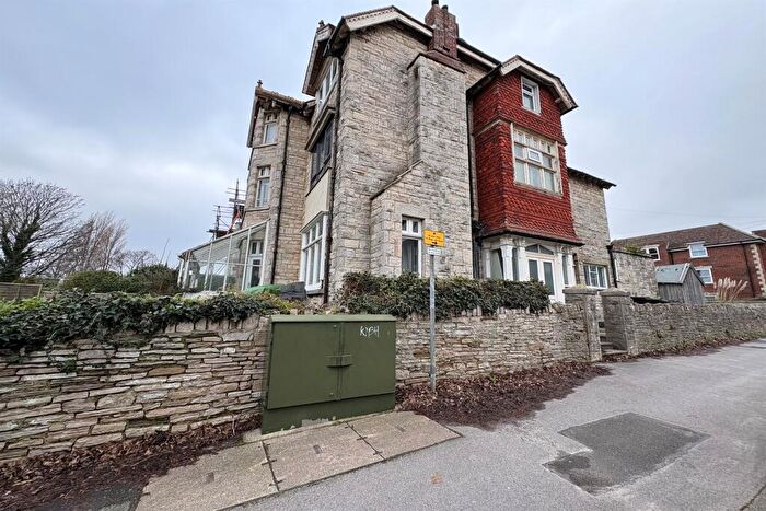 2 Bedroom Flat To Rent In Swanage, BH19