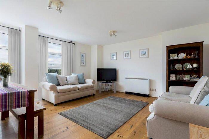 2 Bedroom Flat To Rent In Aitman Drive, Kew Bridge Road, Brentford, TW8