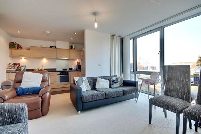 2 Bedroom Flat To Rent In Admiralty Road, Portsmouth, PO1