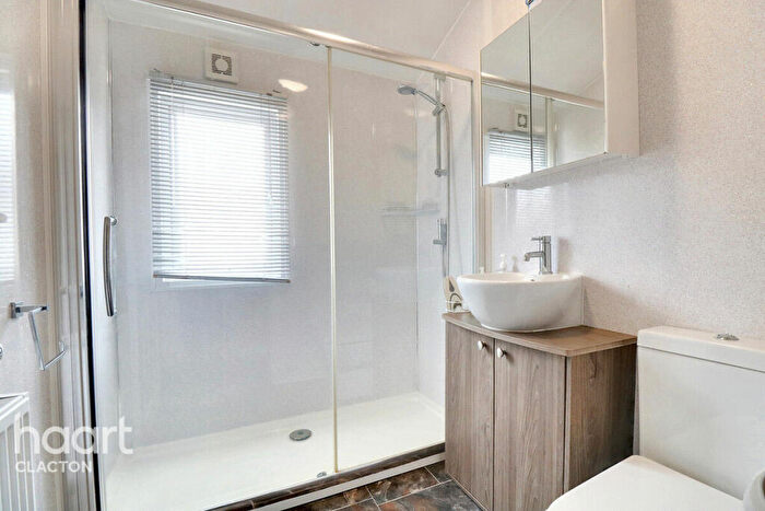 2 Bedroom Detached Bungalow For Sale In Streamview, Valley Farm Holiday Park, CO15