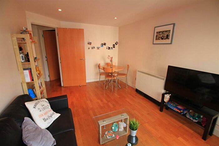 2 Bedroom Flat To Rent In Upper College Street, Nottingham, NG1