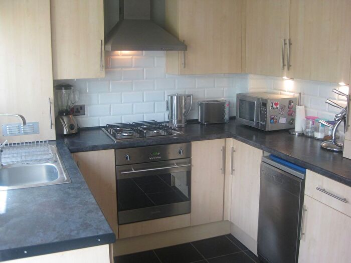 2 Bedroom Terraced House To Rent In Bishops Way, London, E2