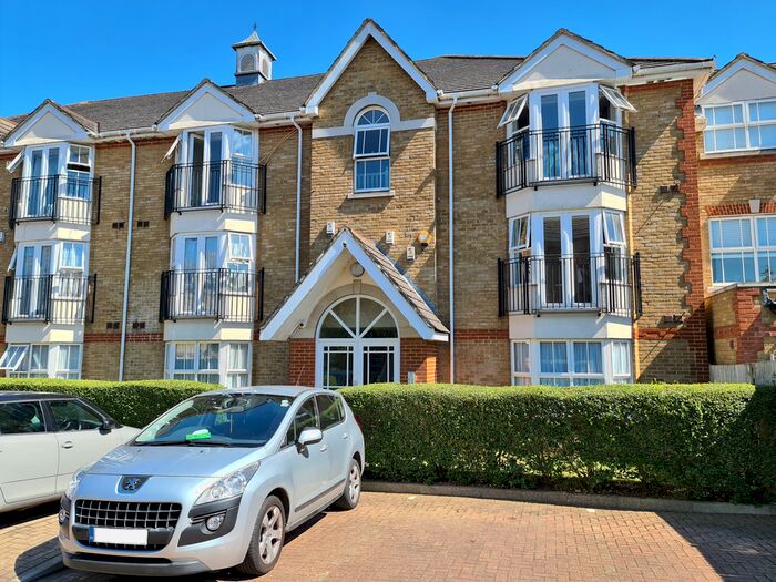 2 Bedroom Flat To Rent In Draper Close, Isleworth, TW7
