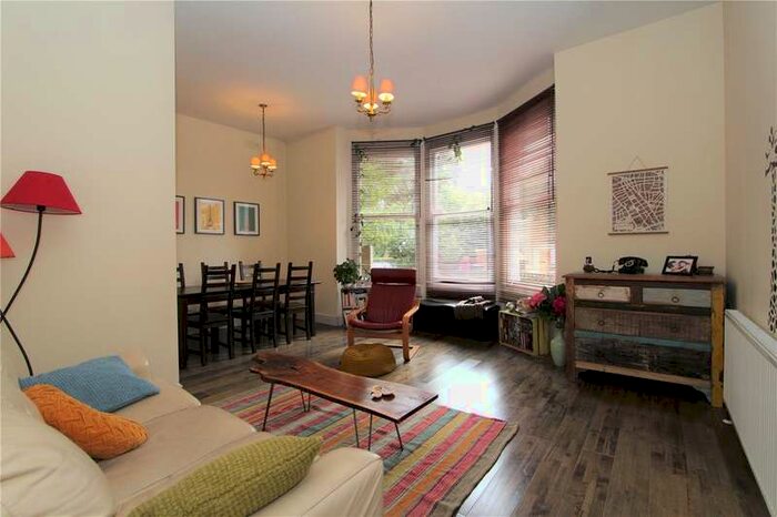 2 Bedroom Flat To Rent In Inglis Court, Ealing, London, W5