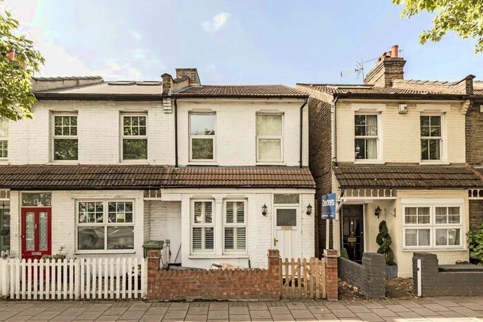 3 Bedroom Property To Rent In Chertsey Road, St Margarets, Twickenham, TW1