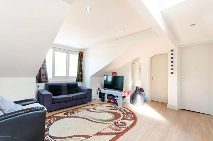 2 Bedroom Flat To Rent In Fassett Road, Kingston, Kingston Upon Thames, KT1