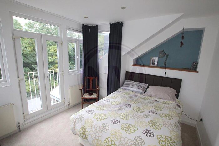 2 Bedroom Flat To Rent In Lancaster Road, London, N4
