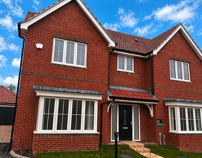 5 Bedroom Detached House For Sale In Knights Grove, Newbury, Berkshire, RG18