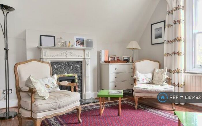 2 Bedroom Flat To Rent In Croxted Road, London, SE21