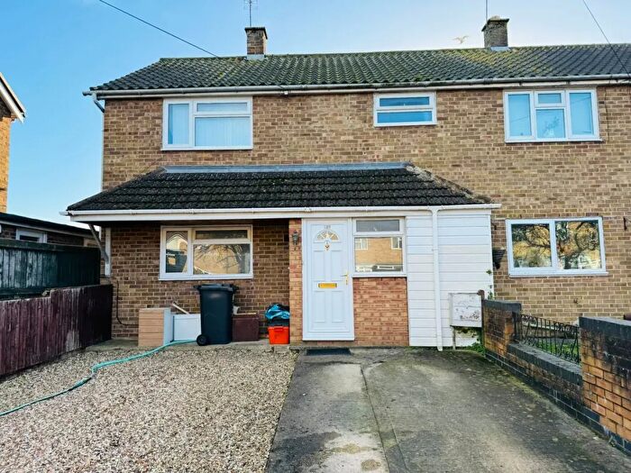 3 Bedroom Terraced House For Sale In Kingswood Avenue, Swindon, SN3