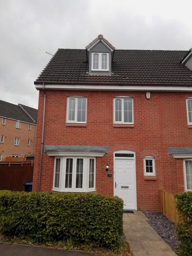 4 Bedroom Semi-Detached House To Rent In Chervil Close, Newcastle-under-Lyme, ST5