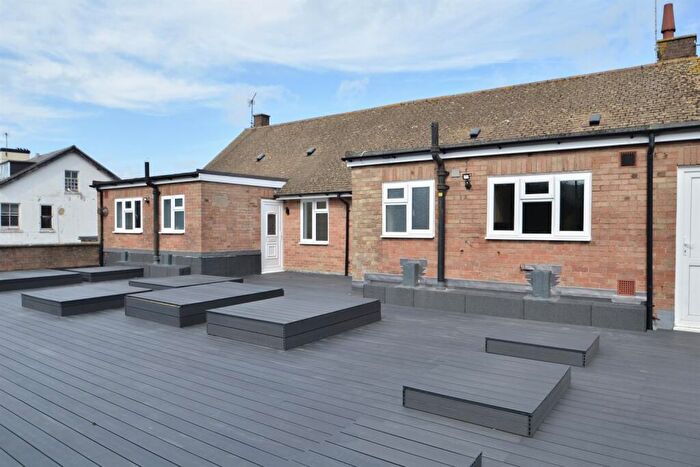 2 Bedroom Flat To Rent In High Street, Storrington, West Sussex, RH20