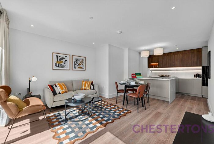 2 Bedroom Flat To Rent In Bow Green, Mile End East, E3
