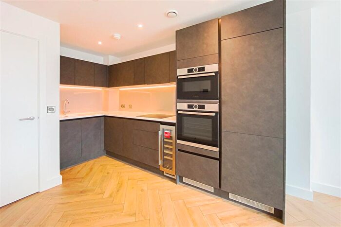 1 Bedroom Apartment To Rent In Elizabeth Tower, M15