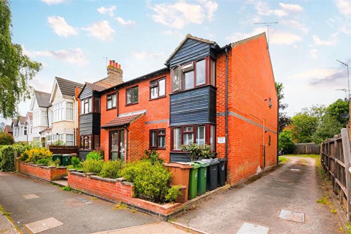 2 Bedroom Flat To Rent In Woodland Road, North Chingford, E4