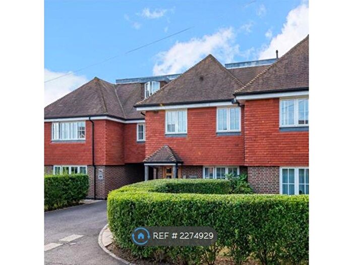 2 Bedroom Flat To Rent In Chequers Lane, Tadworth, KT20