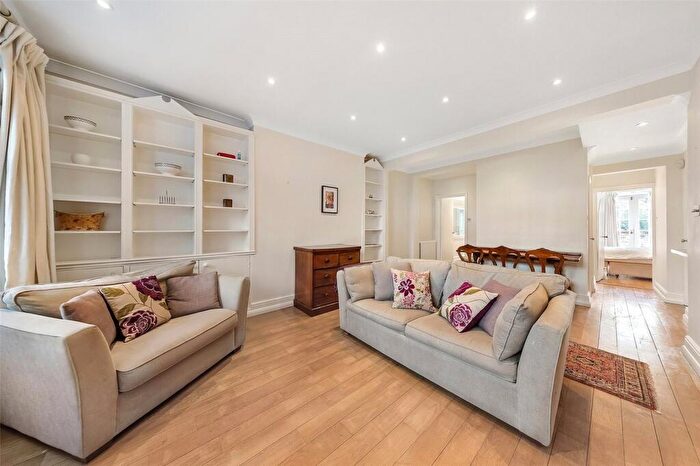 2 Bedroom Apartment To Rent In Redcliffe Gardens, Earl's Court, London, SW10
