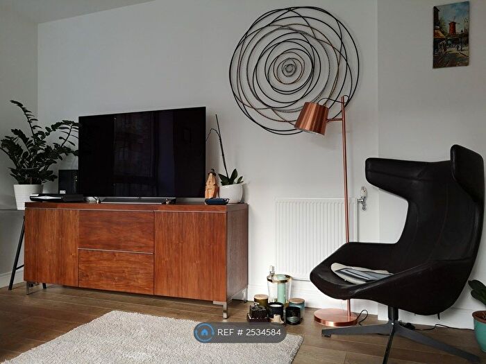 2 Bedroom Flat To Rent In Reminder Lane, London, SE10