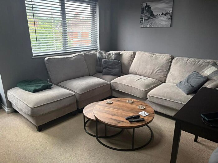 2 Bedroom Maisonette To Rent In Meon Close, Petersfield, GU32