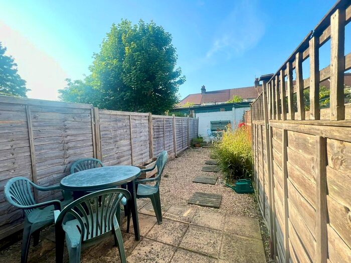 2 Bedroom Flat To Rent In Lyndhurst Road, Wood Green, N22