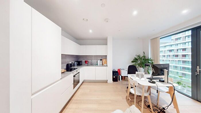 Studio To Rent In Fairwater House, Bonnet Street, London, E16