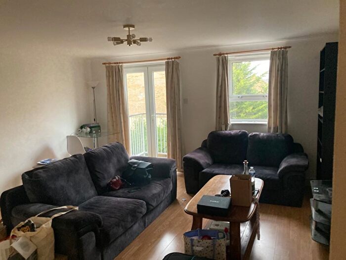 6 Bedroom End Of Terrace House To Rent In Heathfield Park Drive, Romford, RM6