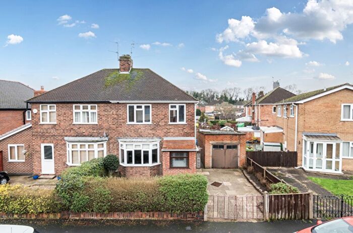 3 Bedroom Semi-Detached House For Sale In Elstree Drive, Nottingham, Nottinghamshire, NG8
