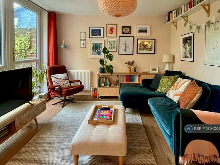 2 Bedroom Maisonette To Rent In Manaton Close, London, SE15