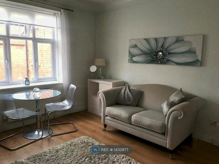 Studio To Rent In Holmefield Court, London, NW3