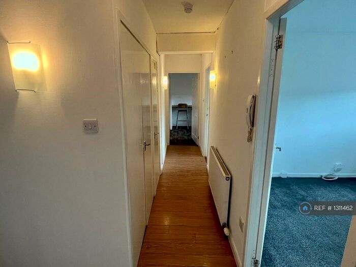 3 Bedroom Flat To Rent In Elizabethan Way, Renfrew, PA4